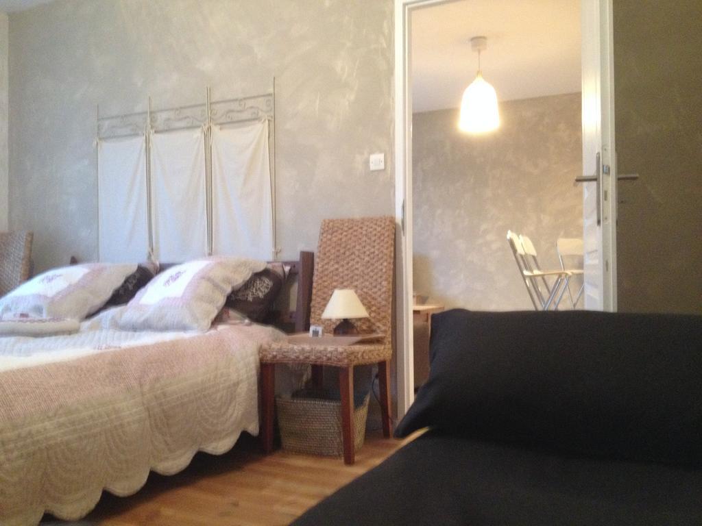 Gite La Parenthese Saint-Hostien Habitación foto